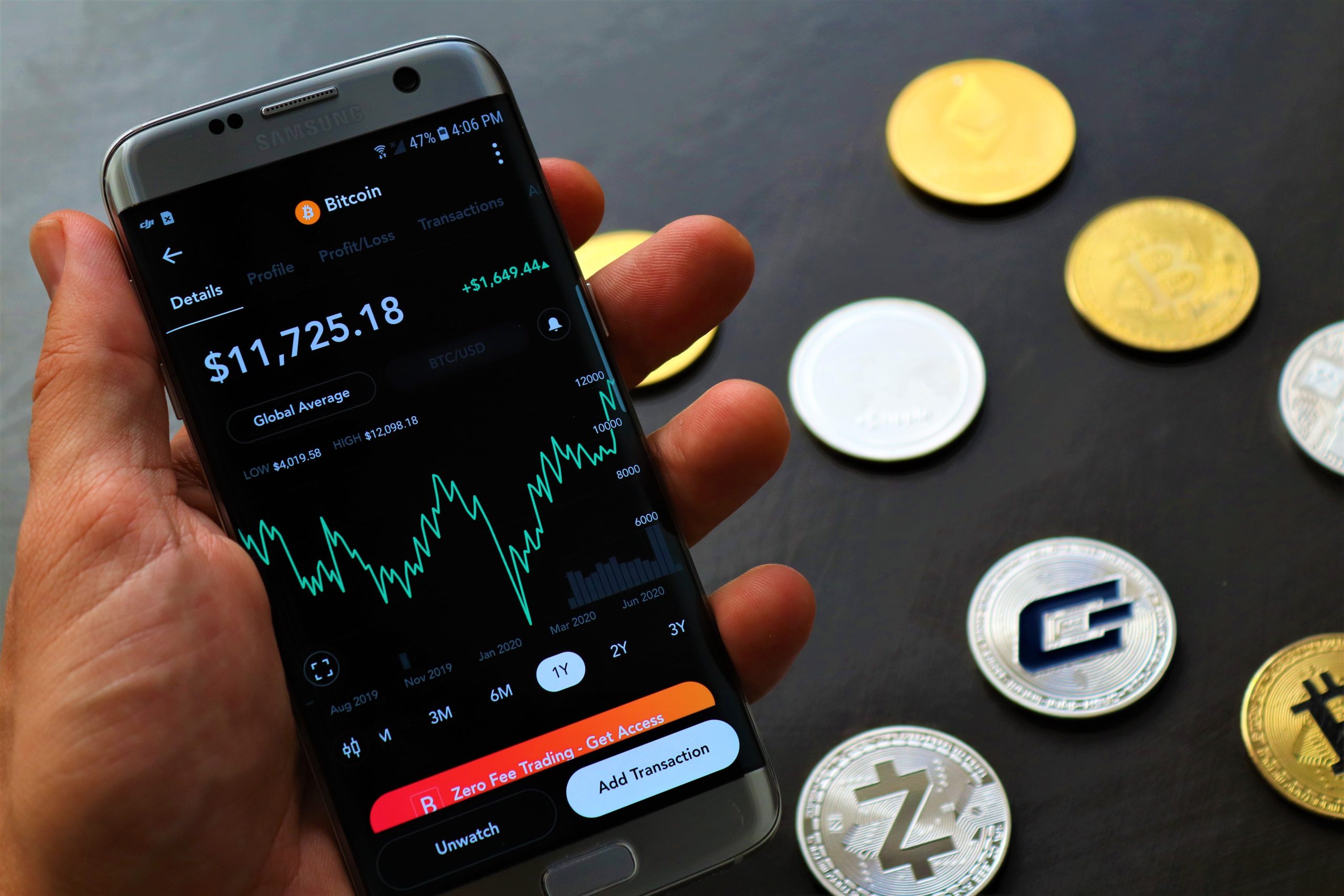 Application smartphone détails trading crypto et pièces